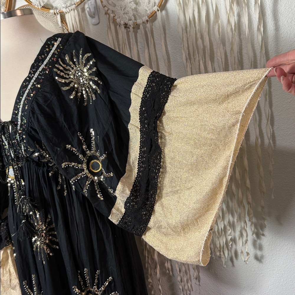 Papa Pia Black and Gold Kimono Sleeve V-Neck Front and Back Maxi Dress O/S - Picture 2 of 10